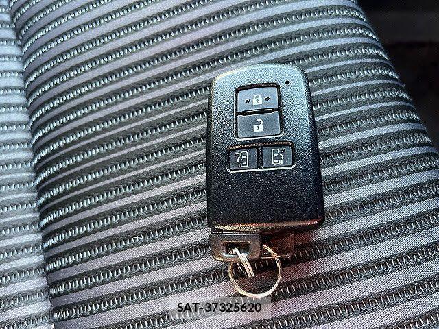Toyota VOXY HYBRID 2019-12 6691342-25