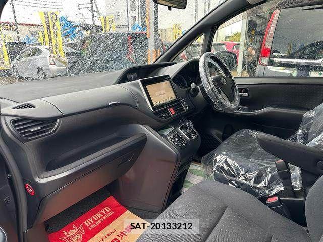 Toyota VOXY HYBRID 2014-05 6691344-9