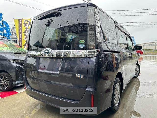 Toyota VOXY HYBRID 2014-05 6691344-2