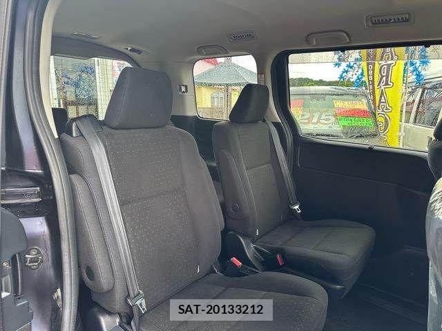 Toyota VOXY HYBRID 2014-05 6691344-5