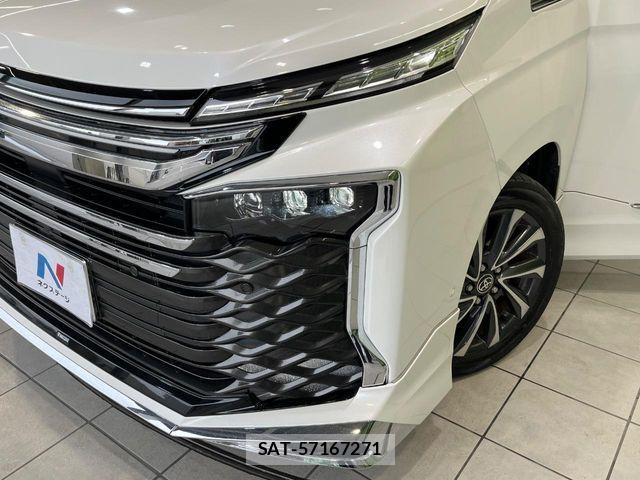 Toyota VOXY HYBRID 2022-09 6717744-12