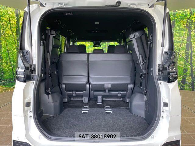 Toyota VOXY HYBRID 2024-03 6717751-10