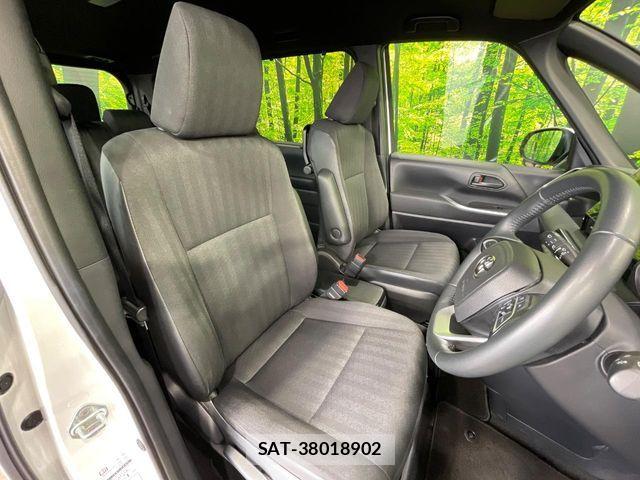 Toyota VOXY HYBRID 2024-03 6717751-7