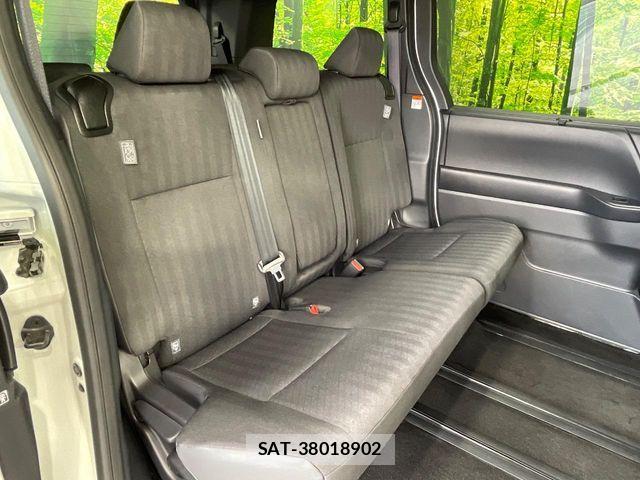 Toyota VOXY HYBRID 2024-03 6717751-8