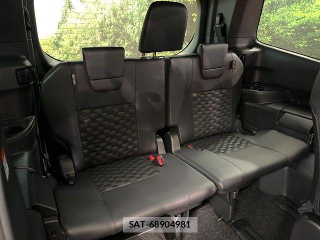 Toyota VOXY HYBRID 2026-03 6717731-11