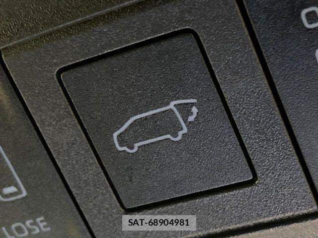 Toyota VOXY HYBRID 2026-03 6717731-8