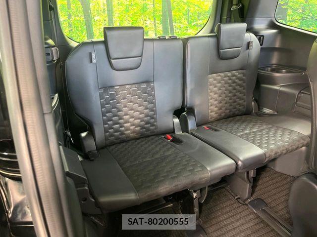 Toyota VOXY HYBRID 2023-12 6717743-9