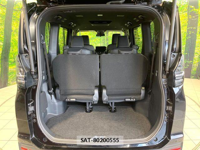 Toyota VOXY HYBRID 2023-12 6717743-10