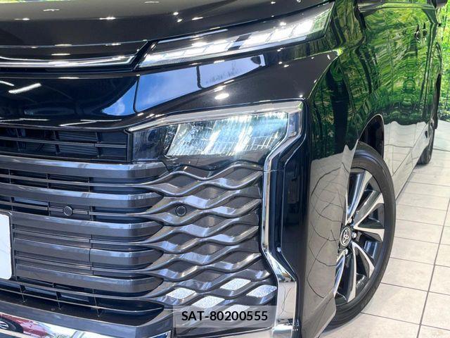 Toyota VOXY HYBRID 2023-12 6717743-12