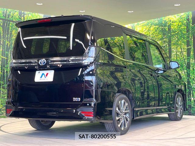 Toyota VOXY HYBRID 2023-12 6717743-17