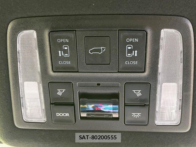 Toyota VOXY HYBRID 2023-12 6717743-6