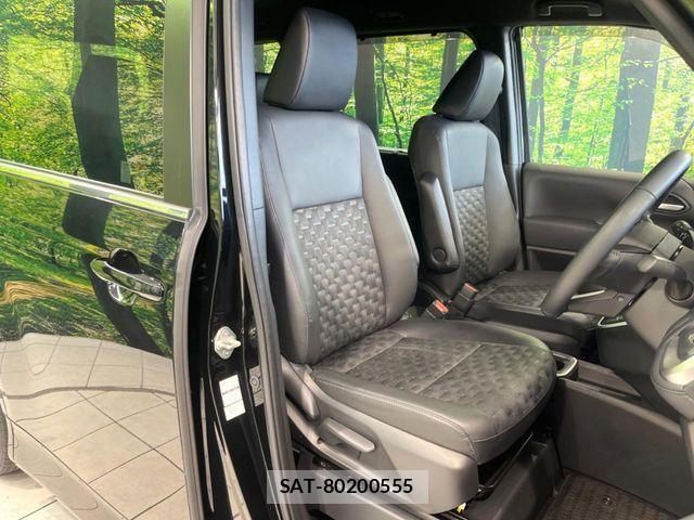 Toyota VOXY HYBRID 2023-12 6717743-7