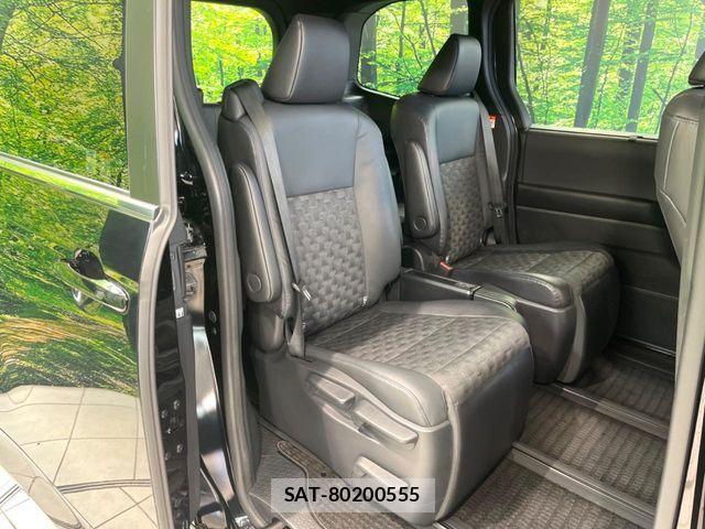 Toyota VOXY HYBRID 2023-12 6717743-8