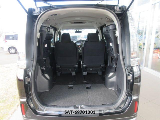 Toyota VOXY HYBRID 2015-02 6717755-10