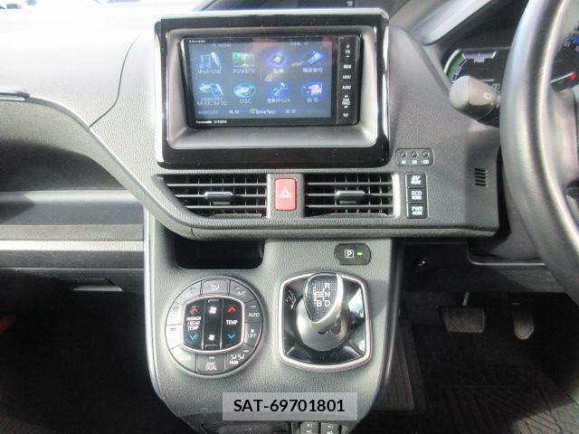 Toyota VOXY HYBRID 2015-02 6717755-12