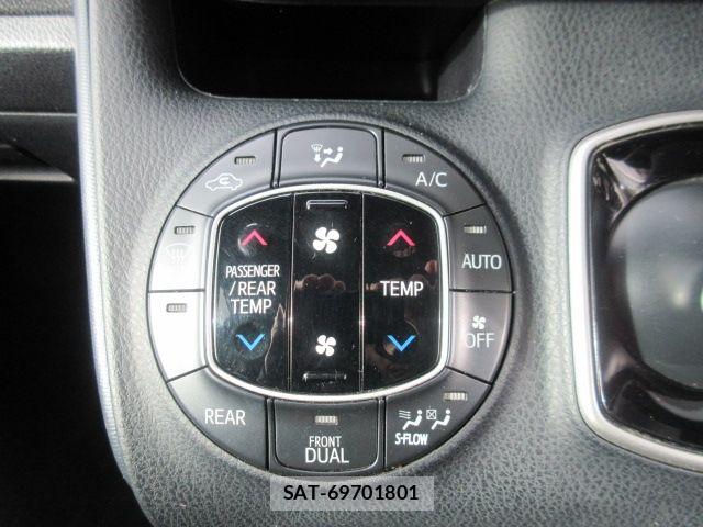 Toyota VOXY HYBRID 2015-02 6717755-14