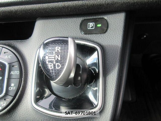Toyota VOXY HYBRID 2015-02 6717755-15