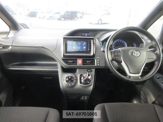 Toyota VOXY HYBRID 2015-02 6717755-1