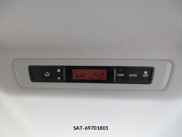 Toyota VOXY HYBRID 2015-02 6717755-19