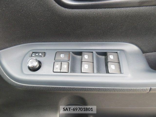 Toyota VOXY HYBRID 2015-02 6717755-20
