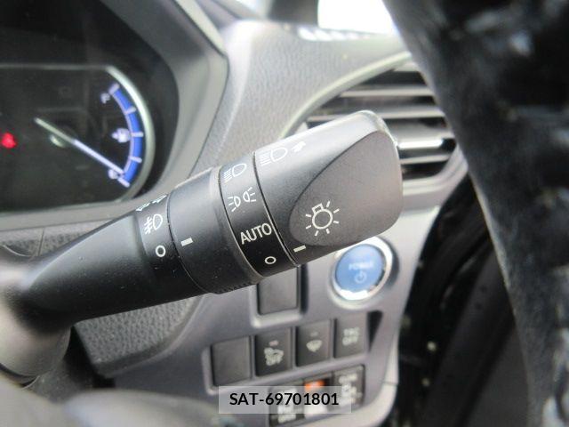 Toyota VOXY HYBRID 2015-02 6717755-23