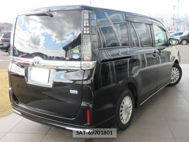 Toyota VOXY HYBRID 2015-02 6717755-2