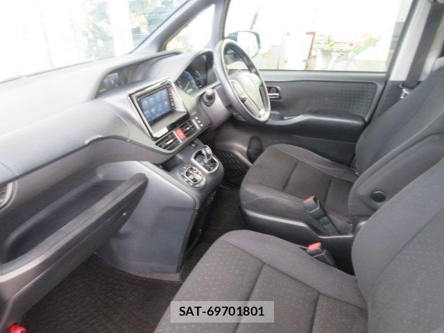 Toyota VOXY HYBRID 2015-02 6717755-5