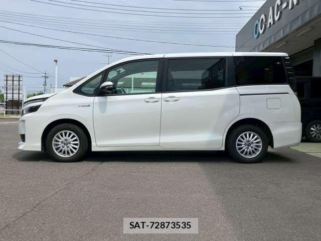 Toyota VOXY HYBRID 2015-10 6717756-16