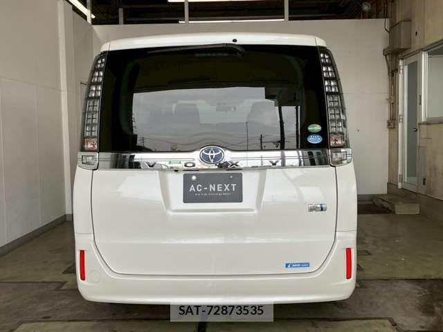 Toyota VOXY HYBRID 2015-10 6717756-17