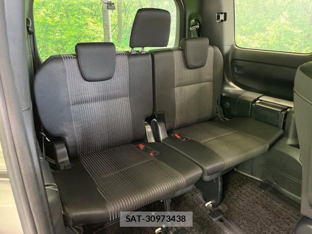 Toyota VOXY HYBRID 2019-08 6717753-10
