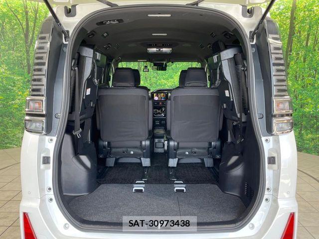 Toyota VOXY HYBRID 2019-08 6717753-11
