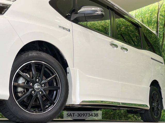 Toyota VOXY HYBRID 2019-08 6717753-13