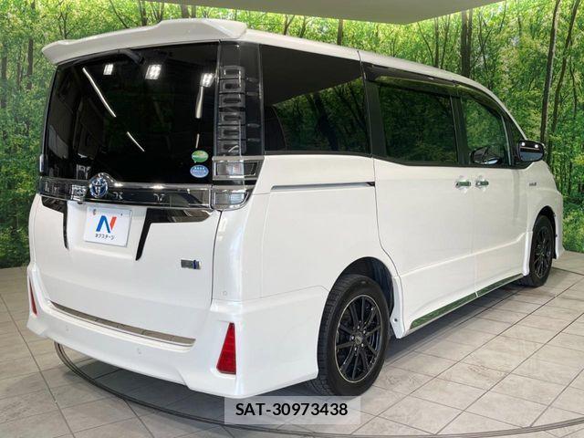 Toyota VOXY HYBRID 2019-08 6717753-17
