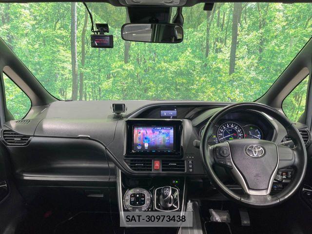 Toyota VOXY HYBRID 2019-08 6717753-1