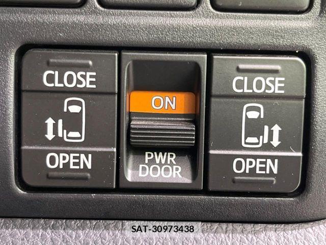 Toyota VOXY HYBRID 2019-08 6717753-5