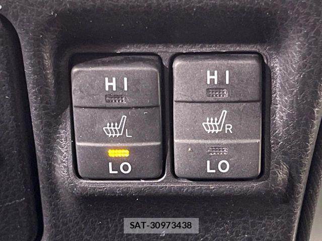 Toyota VOXY HYBRID 2019-08 6717753-7