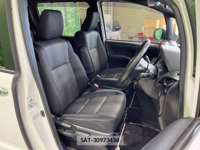 Toyota VOXY HYBRID 2019-08 6717753-8