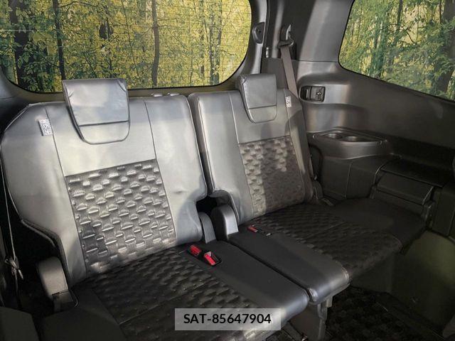 Toyota VOXY HYBRID 2023-06 6717748-9