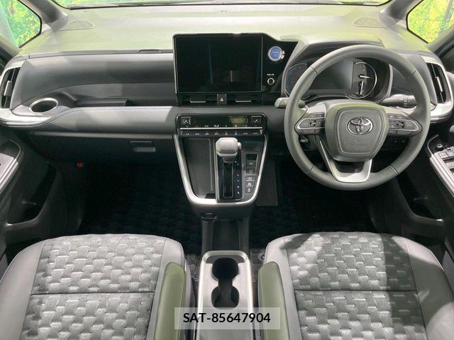 Toyota VOXY HYBRID 2023-06 6717748-1