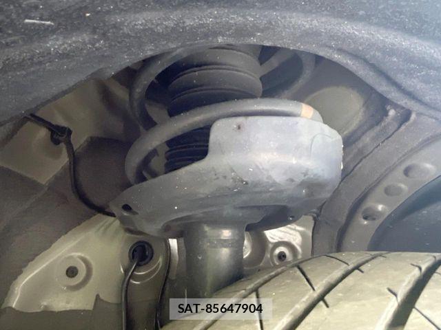 Toyota VOXY HYBRID 2023-06 6717748-19