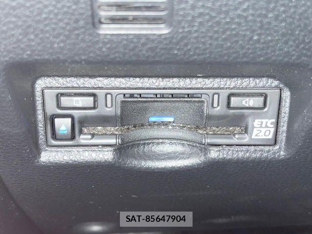 Toyota VOXY HYBRID 2023-06 6717748-6