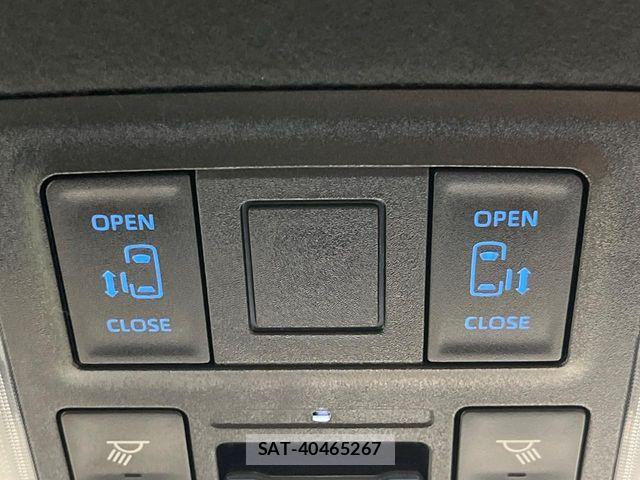 Toyota VOXY HYBRID 2023-05 6717749-6