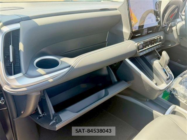 Toyota VOXY HYBRID 2026-02 6753877-28