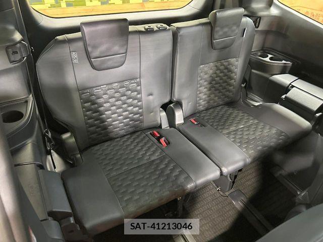 Toyota VOXY HYBRID 2023-08 6753891-9