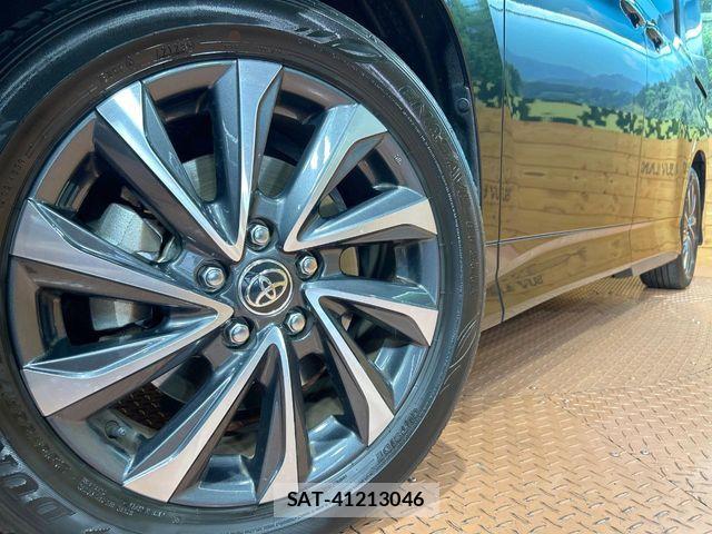 Toyota VOXY HYBRID 2023-08 6753891-12