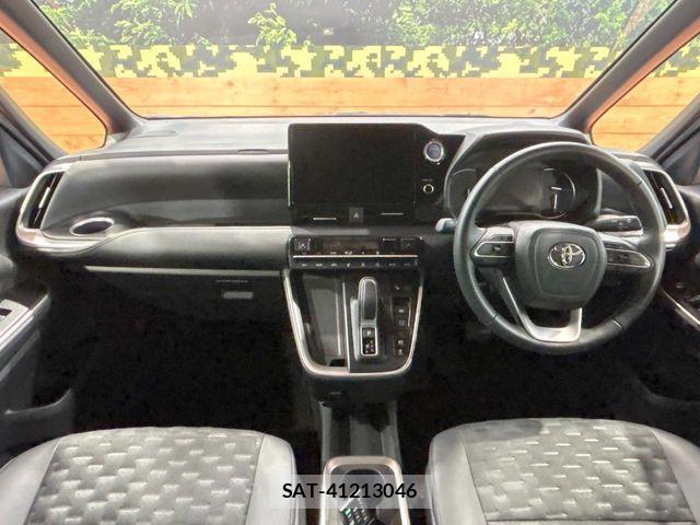 Toyota VOXY HYBRID 2023-08 6753891-1