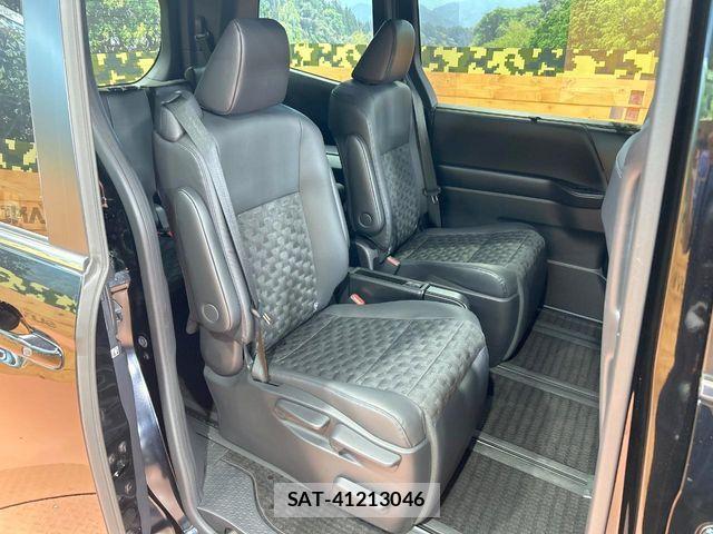 Toyota VOXY HYBRID 2023-08 6753891-8