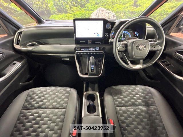 Toyota VOXY HYBRID 2022-03 6753884-1