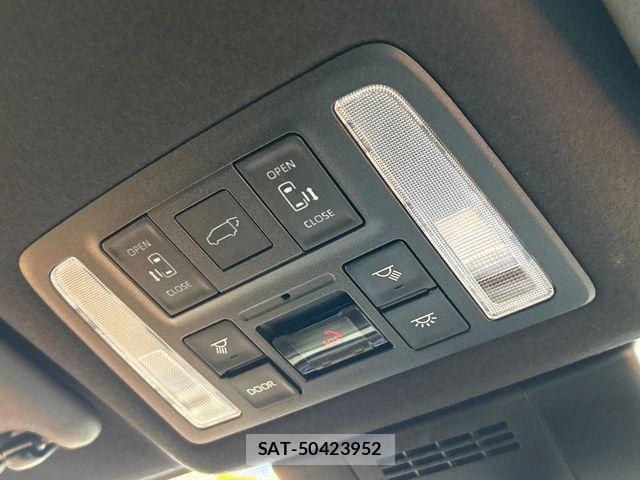 Toyota VOXY HYBRID 2022-03 6753884-3