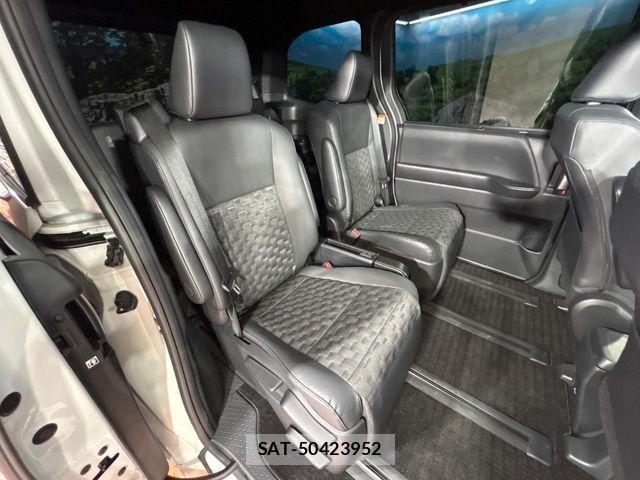 Toyota VOXY HYBRID 2022-03 6753884-8